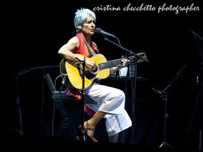 Joan Baez messa al bando da un ospedale di Washington