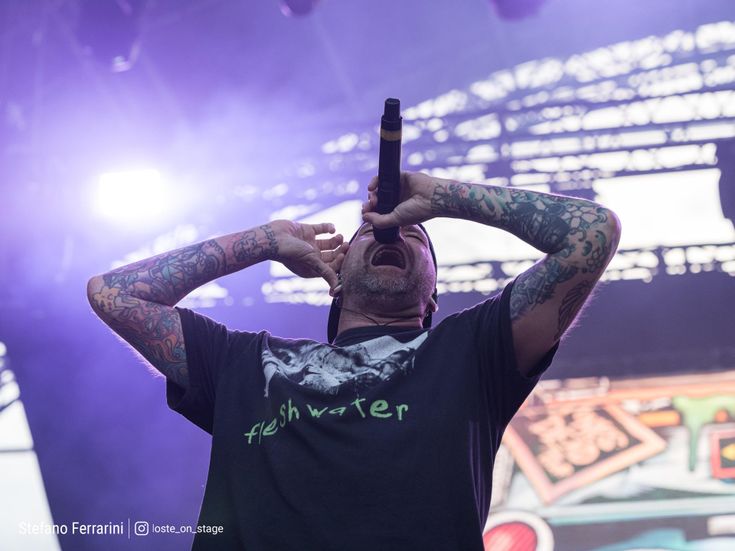 Reati sessuali con minori, accusato l'ex chitarrista dei New Found Glory