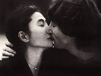 Yoko Ono blocca l&apos;uscita di &apos;3 days in the life&apos;, un film su John Lennon