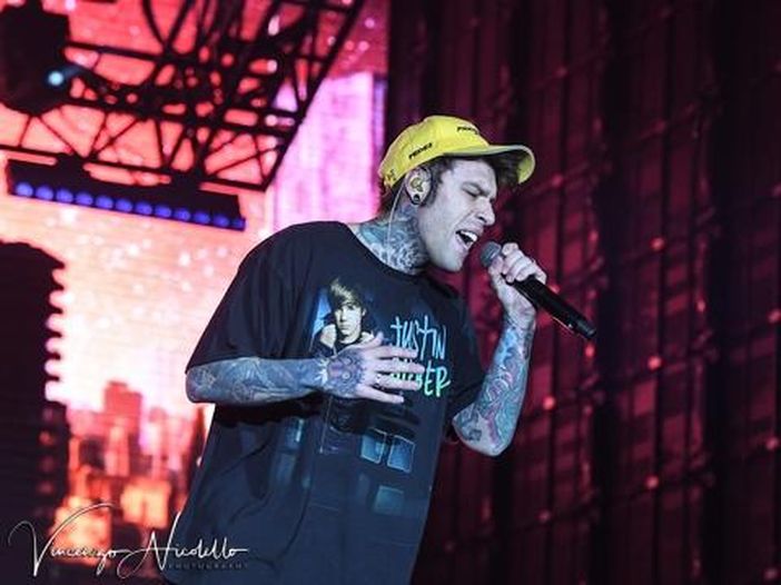 Marracash e Gu&eacute; Pequeno rovinano la festa a Fedez: &#039;Basta con le bugie Pinocchio&#039; - GUARDA