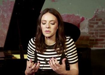 Francesca Michielin racconta il nuovo album &quot;Cani sciolti&quot;