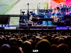 Elton John vende a Sanctuary la sua agenzia di management